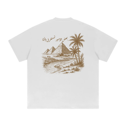 "Manches braucht Zeit" (rückseitig bedruckt) – Oversized Zeitloses T-Shirt